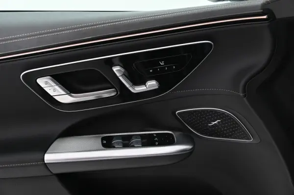 Mercedes-Benz EQE SUV 350+ 27