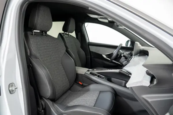 Peugeot 3008 1.2 Hybrid Allure Pack e-DCS6 4