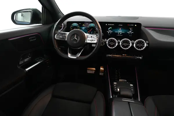 Mercedes-Benz GLA 200 AMG Line 14