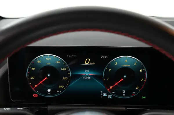 Mercedes-Benz GLA 200 AMG Line 17