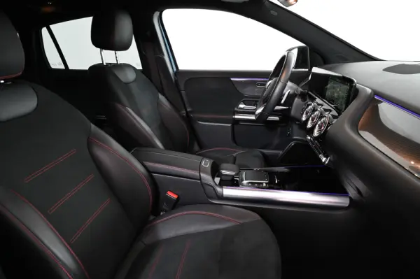 Mercedes-Benz GLA 200 AMG Line 21