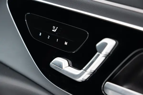 Mercedes-Benz E 300 e 37