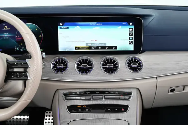 Mercedes-Benz E 220 d AMG Line Aut. 31