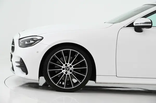 Mercedes-Benz E 220 d AMG Line Aut. 13