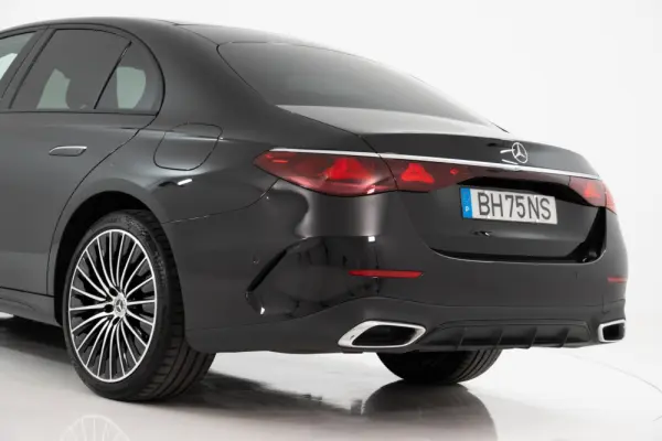 Mercedes-Benz E 300 e 12