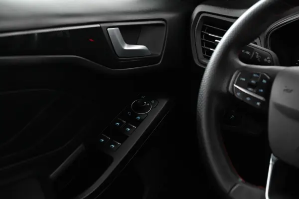 Ford Focus 1.0 EcoBoost MHEV ST-Line Aut. 18