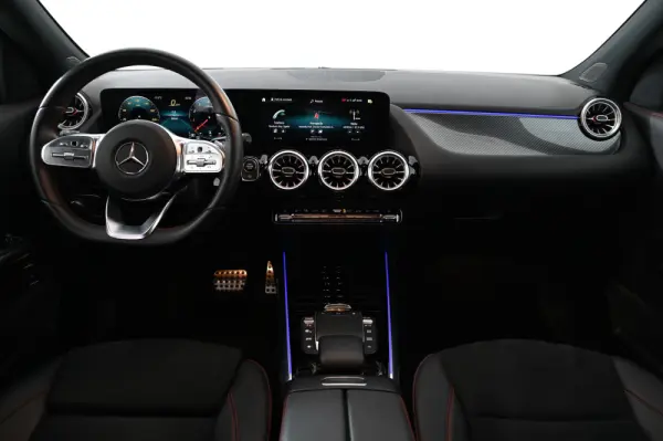 Mercedes-Benz GLA 200 AMG Line 3