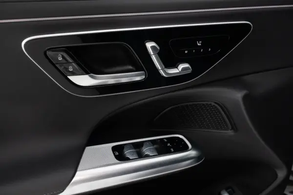 Mercedes-Benz E 300 e 41