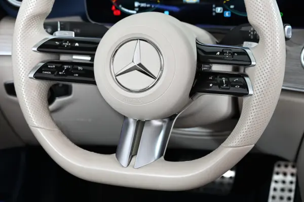 Mercedes-Benz E 220 d AMG Line Aut. 29