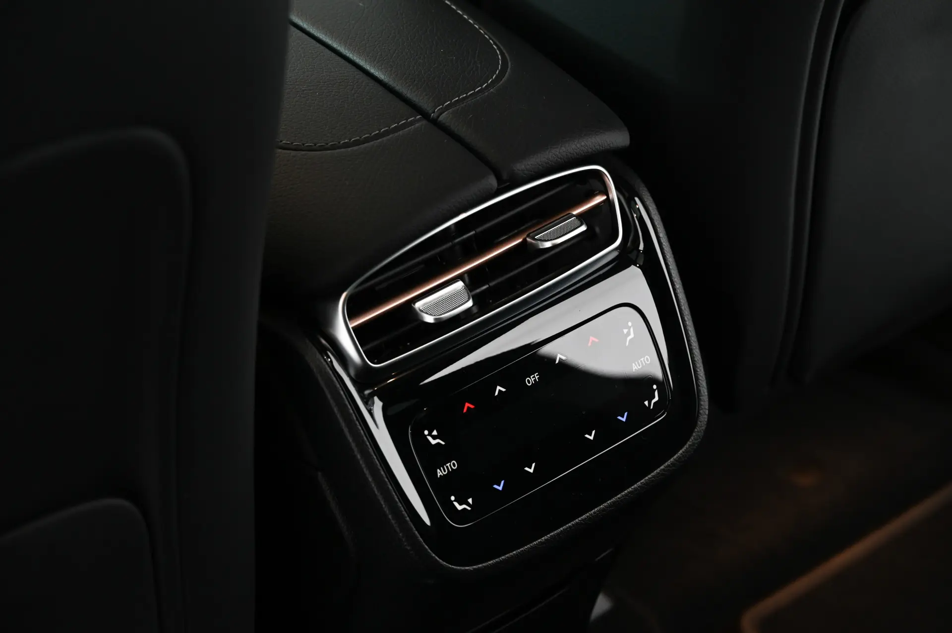 Mercedes-Benz EQE SUV 350+ 28