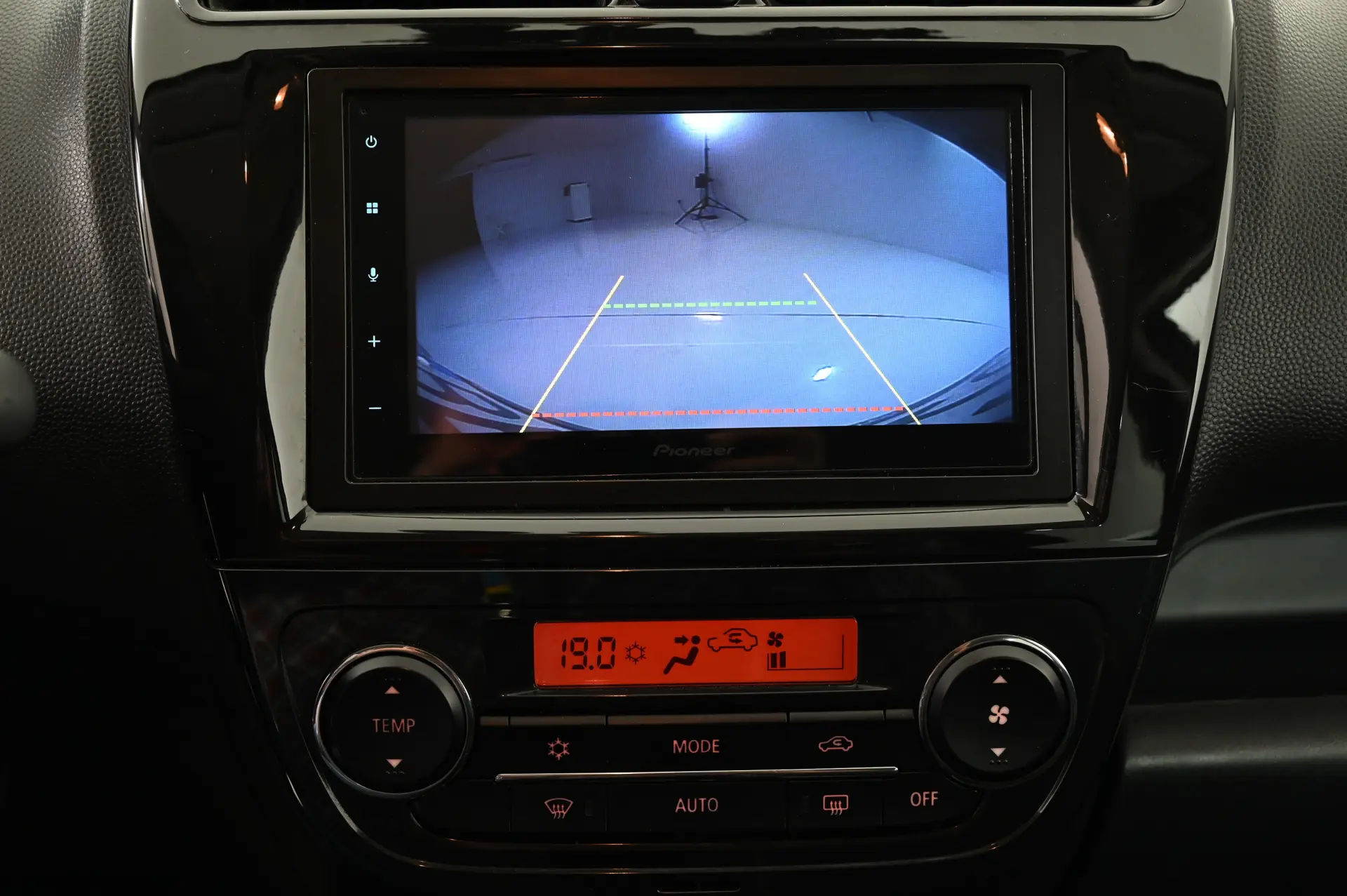 Mitsubishi Space Star 1.2 Connect Edition CVT 23