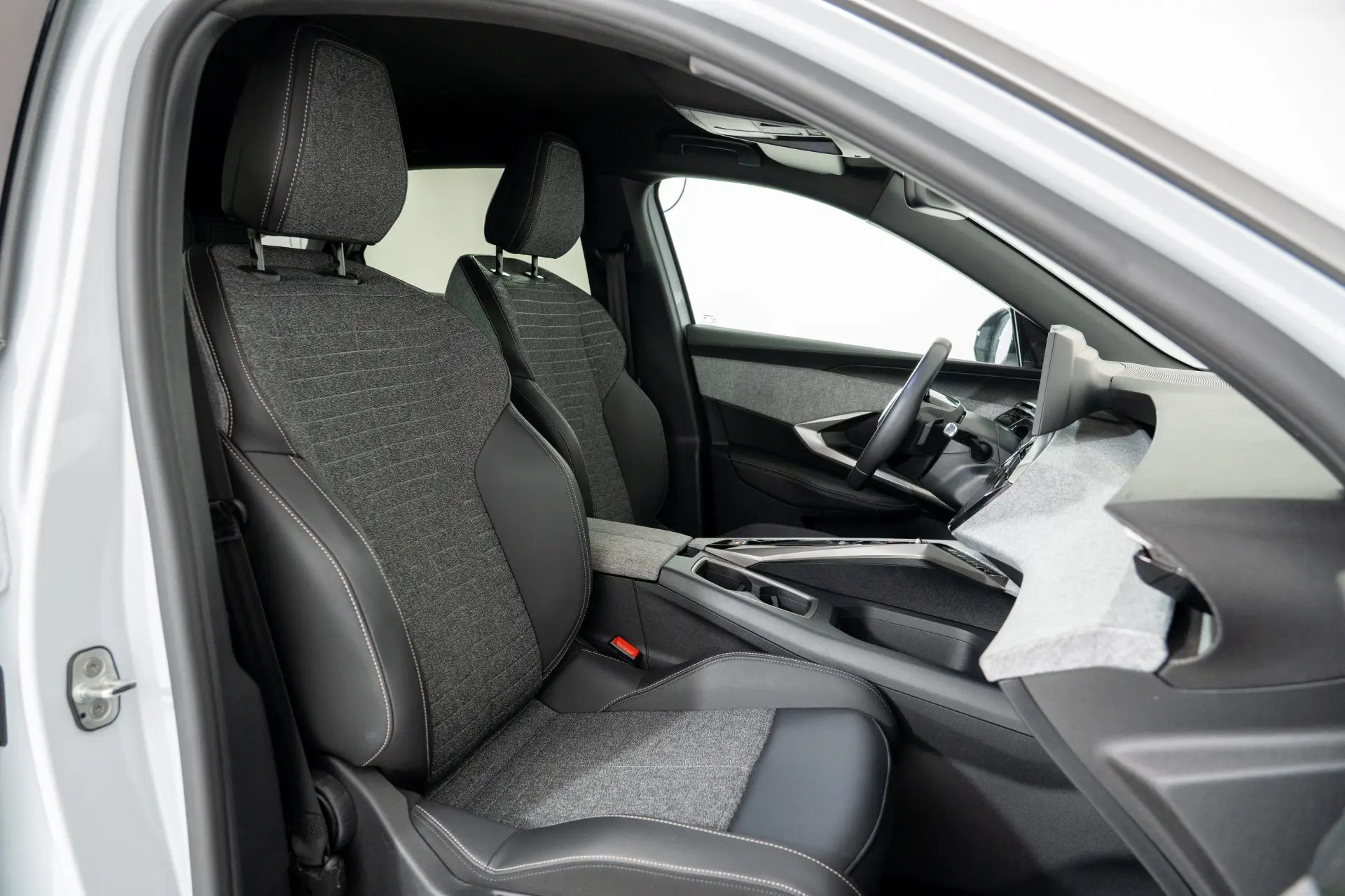 Peugeot 3008 1.2 Hybrid Allure Pack e-DCS6 4