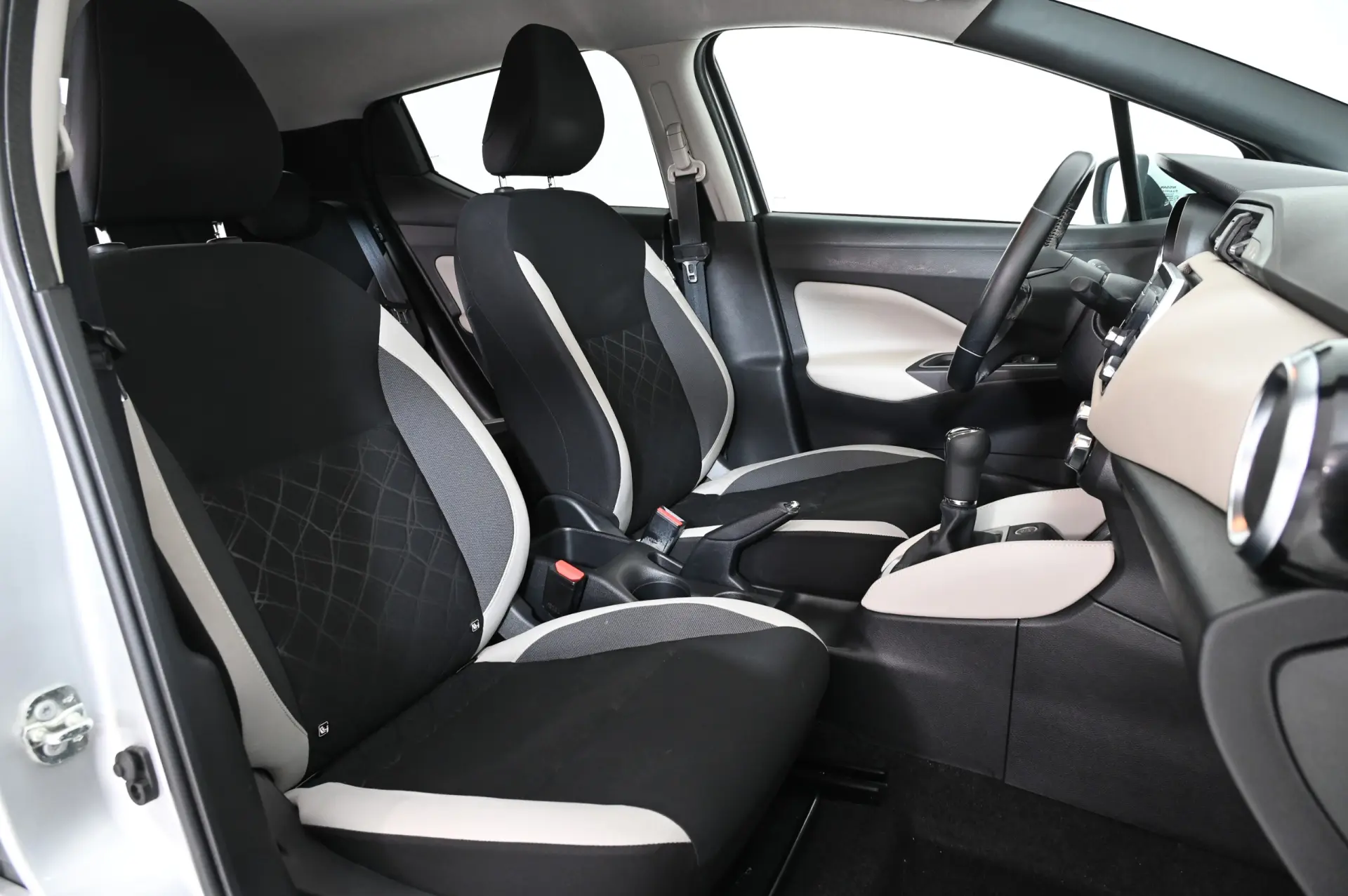 Nissan Micra 1.0 IG-T Acenta 4