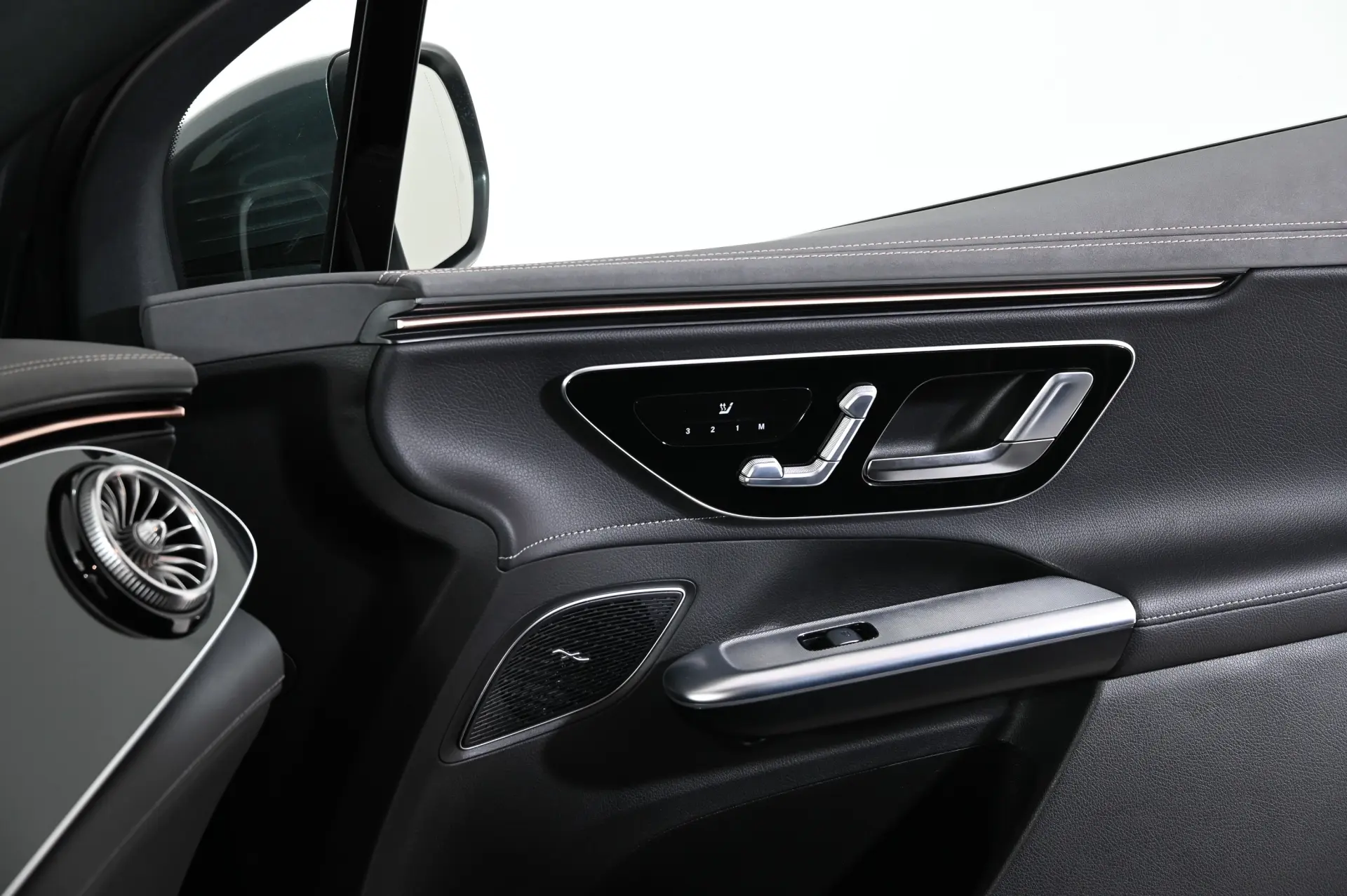 Mercedes-Benz EQE SUV 350+ 26