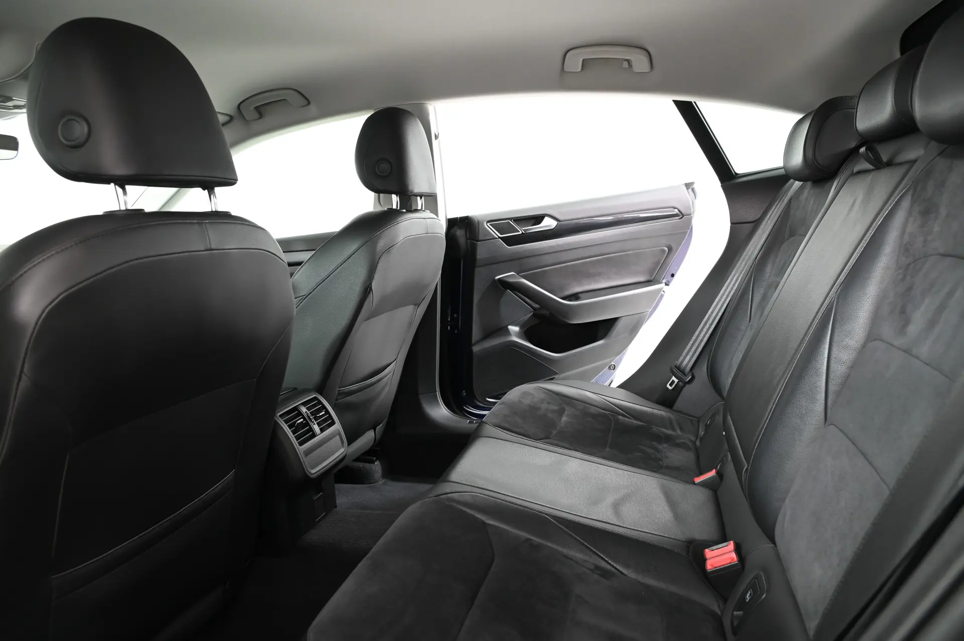 Volkswagen Arteon 2.0 TDI Elegance DSG 26