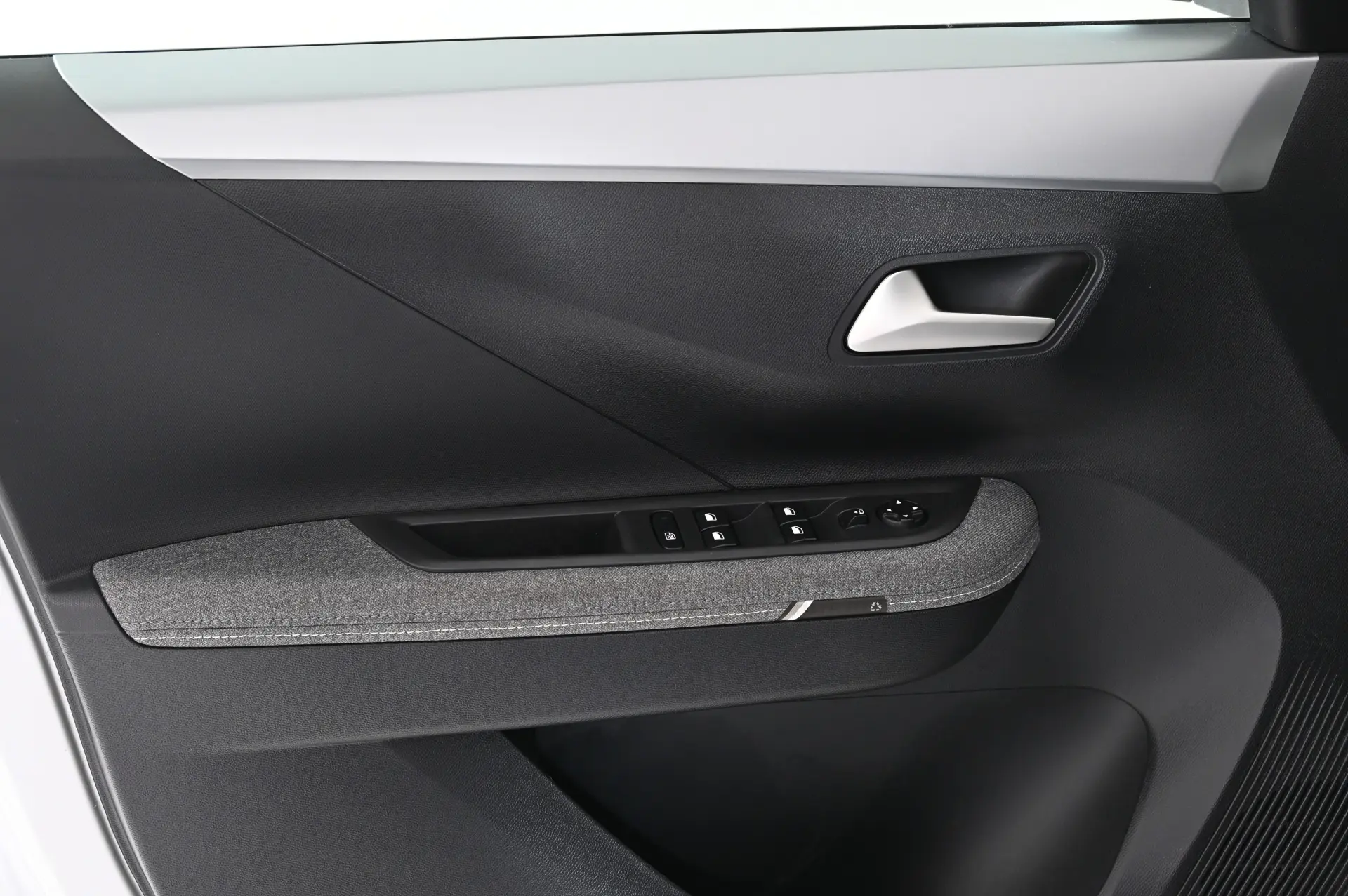 Opel Frontera 1.2 Hybrid GS eDCT 27