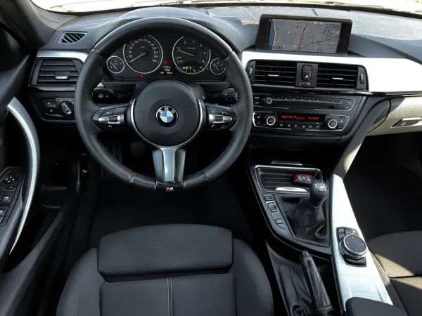 BMW 318 d Pack M 8