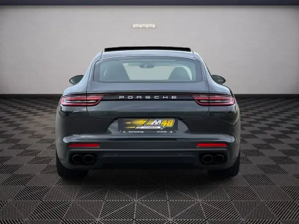 Porsche Panamera 4