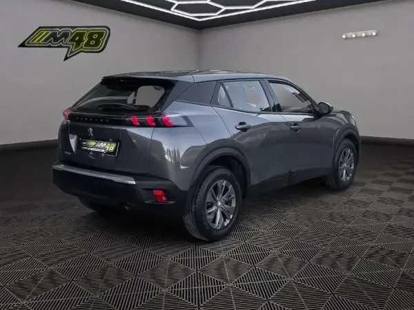 Peugeot 2008 1.2 PureTech Allure 4