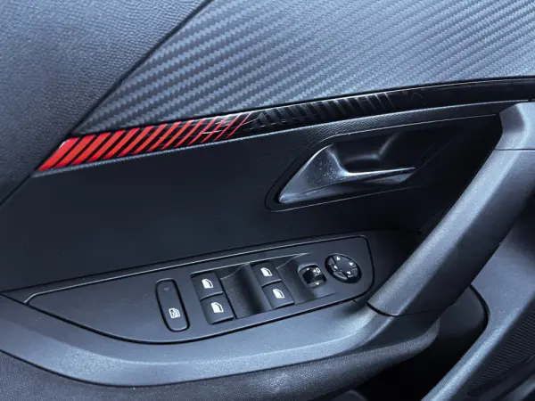 Peugeot 2008 1.2 PureTech Allure 18