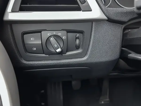 BMW 318 d Touring Line Sport 16