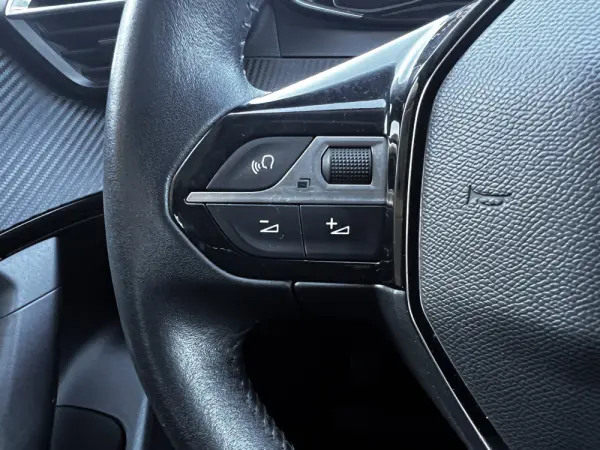 Peugeot 2008 1.2 PureTech Allure 14