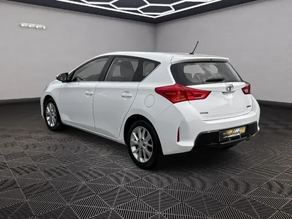 Toyota Auris 1.4 D-4D Comfort 5