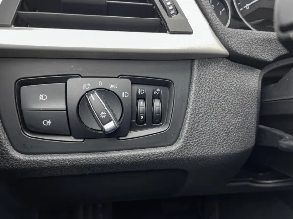 BMW 318 d Touring Auto 16