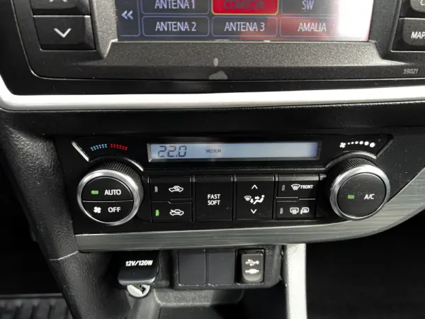 Toyota Auris 1.4 D-4D Comfort 12