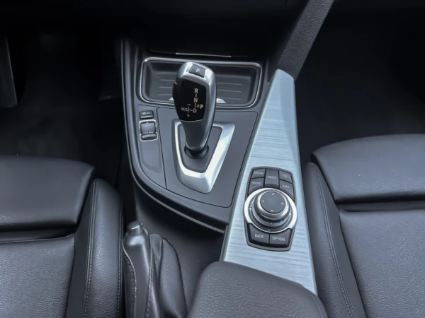 BMW 318 d Touring Auto Line Sport 10