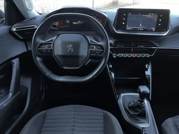 Peugeot 2008 1.2 PureTech Allure 8