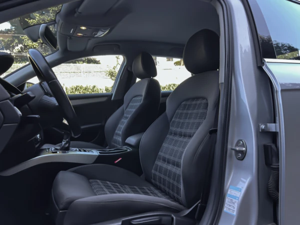 Audi A4 Avant 2.0 TDI Business Line Sport 8