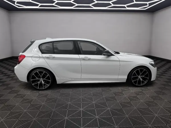 BMW 120 d Pack M 6