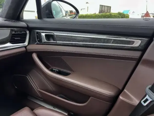 Porsche Panamera 12