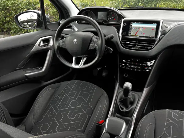 Peugeot 2008 1.2 PureTech Active 8