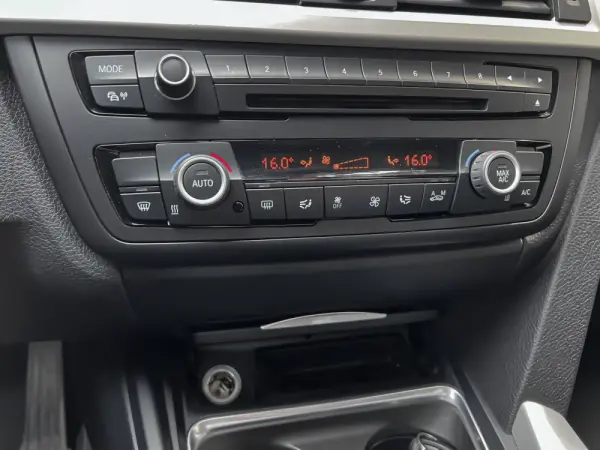 BMW 318 d Touring Line Sport 11