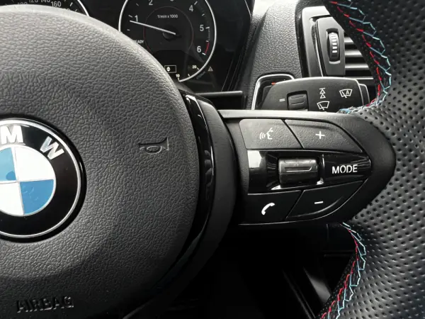 BMW 118 d Pack M 13