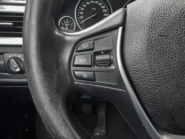 BMW 318 d Touring Line Sport 12