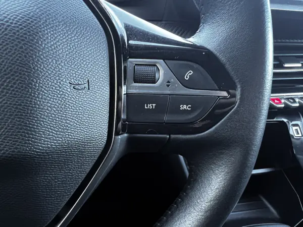 Peugeot 2008 1.2 PureTech Allure 15