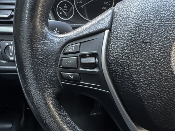 BMW 318 d Touring Auto Line Sport 13