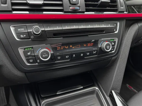 BMW 318 d Touring Auto Line Sport 8