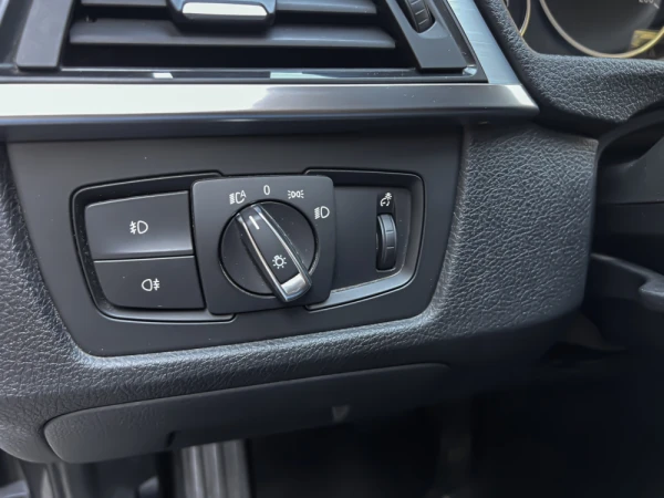 BMW 318 d Touring Auto Line Sport 14