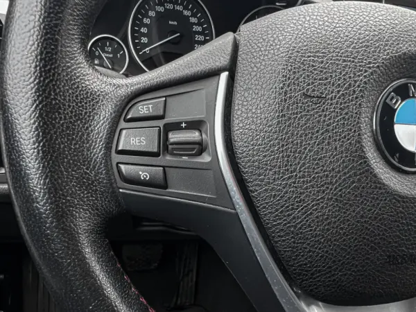 BMW 318 d Touring Auto 14