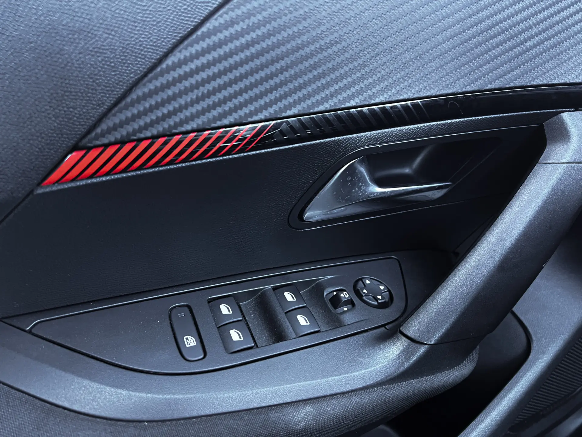 Peugeot 2008 1.2 PureTech Allure 18