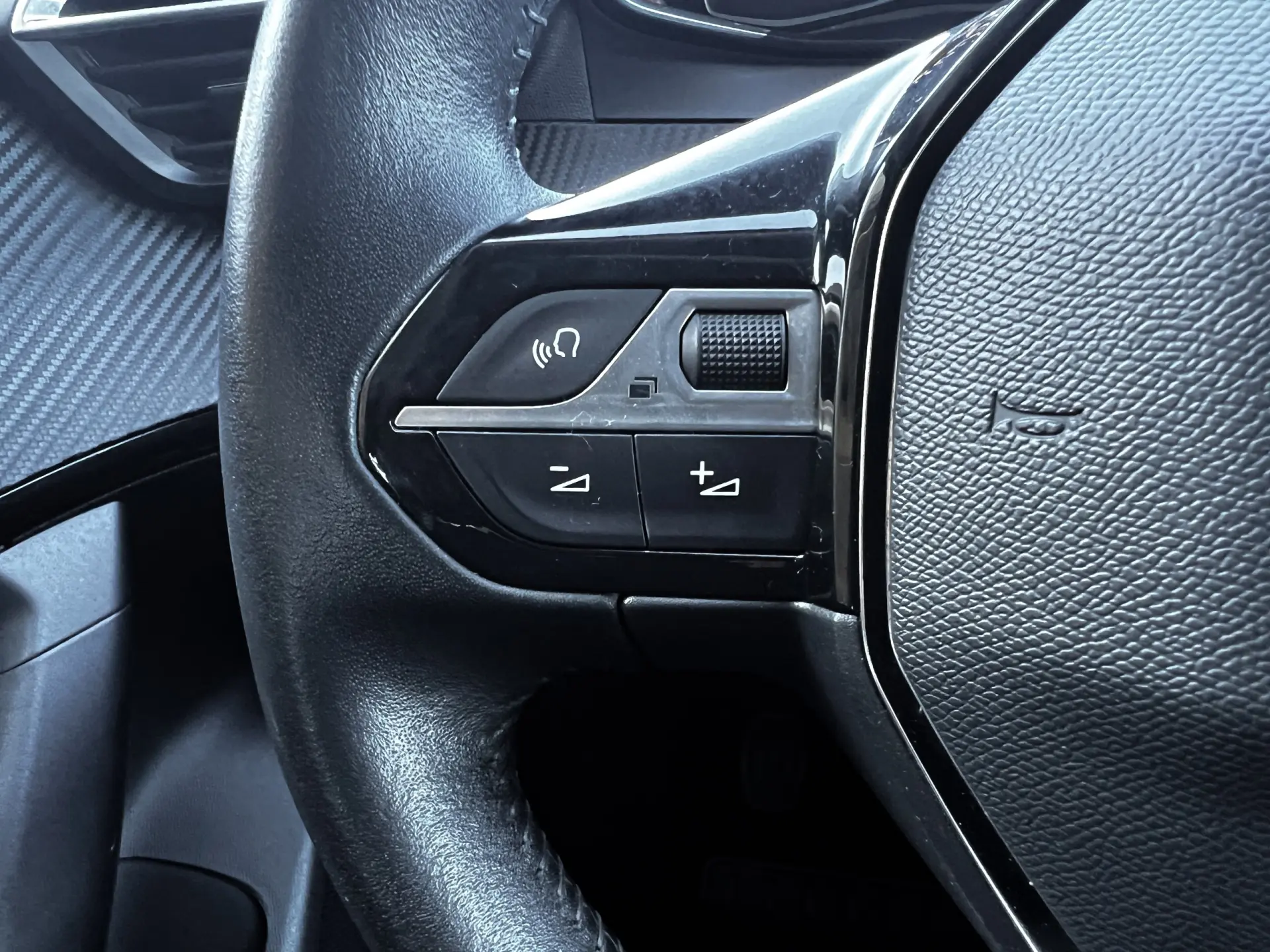 Peugeot 2008 1.2 PureTech Allure 14