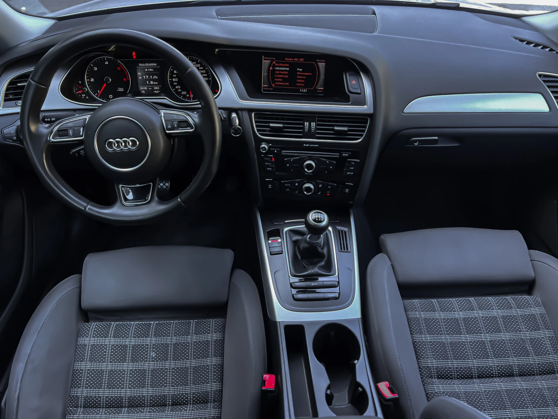 Audi A4 Avant 2.0 TDI Business Line Sport 7