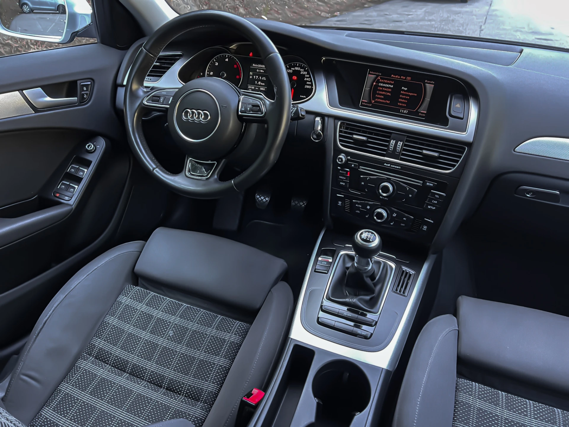 Audi A4 Avant 2.0 TDI Business Line Sport 6