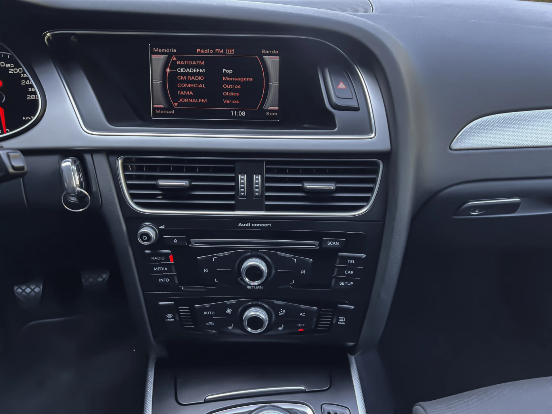 Audi A4 Avant 2.0 TDI Business Line Sport 9