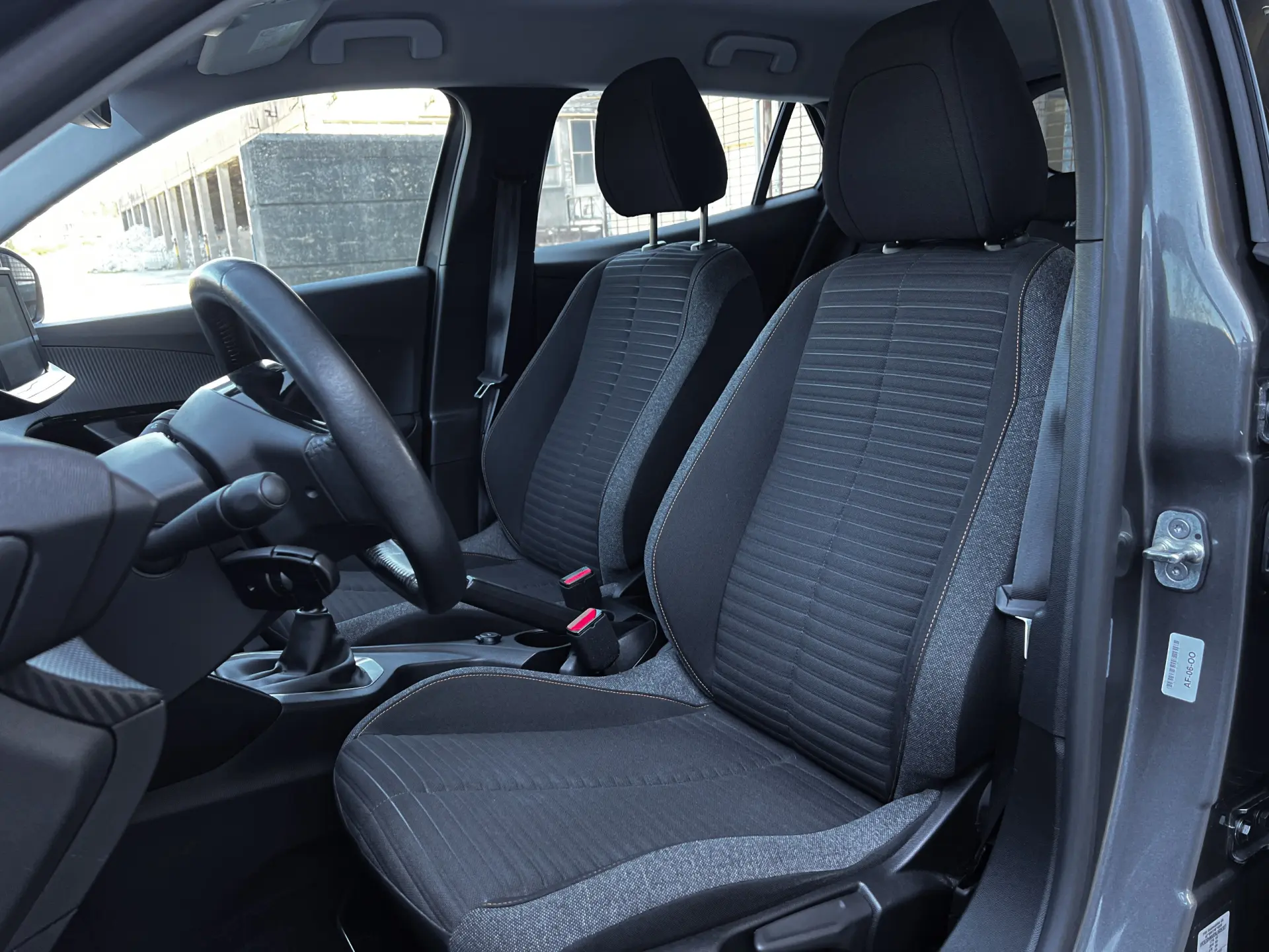 Peugeot 2008 1.2 PureTech Allure 10