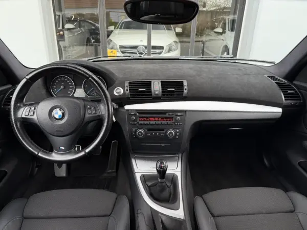 BMW 118 d Pack M 15